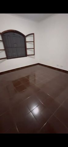 Casa com 500m² 3 quartos e 3 banheiros, para alugar, no bairro Vila Príncipe de Gales em Santo André