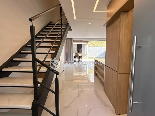 Casa com 295m² 3 quartos e 5 banheiros, para alugar, no bairro Tamboré em Santana de Parnaíba