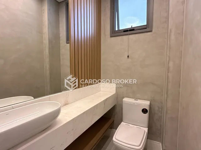 Casa com 295m² 3 quartos e 5 banheiros, para alugar, no bairro Tamboré em Santana de Parnaíba