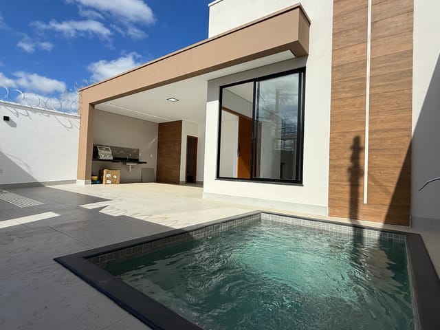Casa 3 quartos e 3 banheiros, à venda, no bairro Parque Olímpico II em Governador Valadares