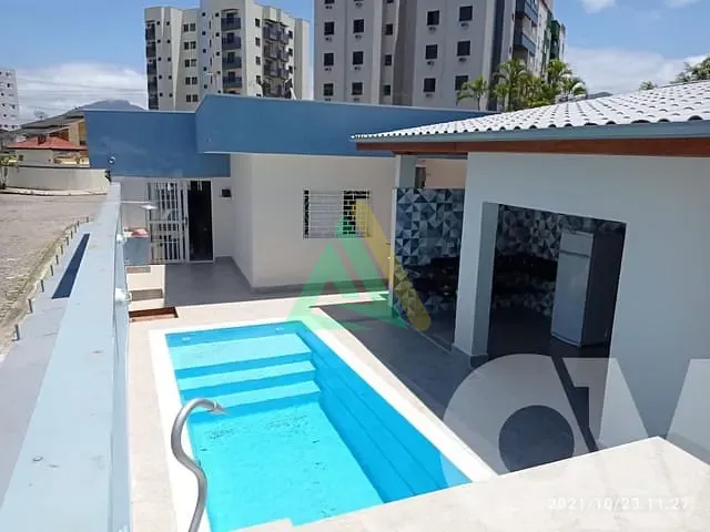 Casa com 350m² 4 quartos e 2 banheiros, à venda, no bairro Martim de Sá em Caraguatatuba