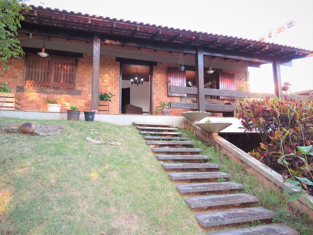 Casa com 472m² 3 quartos e 5 banheiros, à venda, no bairro Canaã em Londrina