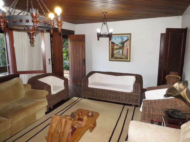 Casa com 472m² 3 quartos e 5 banheiros, à venda, no bairro Canaã em Londrina