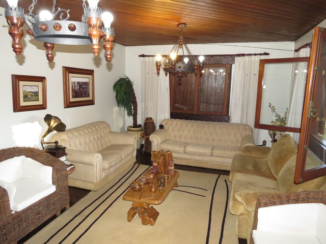 Casa com 472m² 3 quartos e 5 banheiros, à venda, no bairro Canaã em Londrina