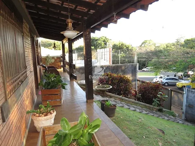 Casa com 472m² 3 quartos e 5 banheiros, à venda, no bairro Canaã em Londrina