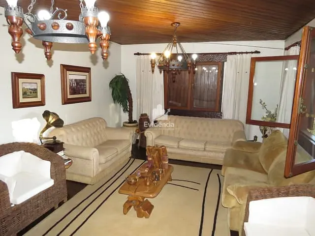 Casa com 472m² 3 quartos e 5 banheiros, à venda, no bairro Canaã em Londrina