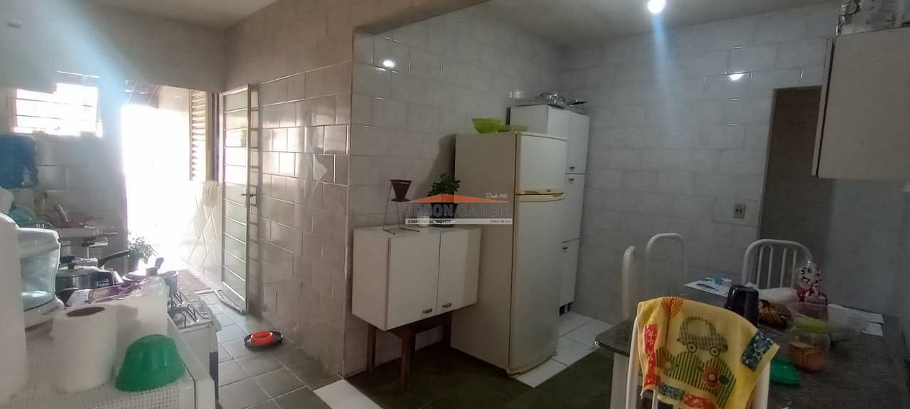 Casa à venda com 3 quartos, 90m² - Foto 8