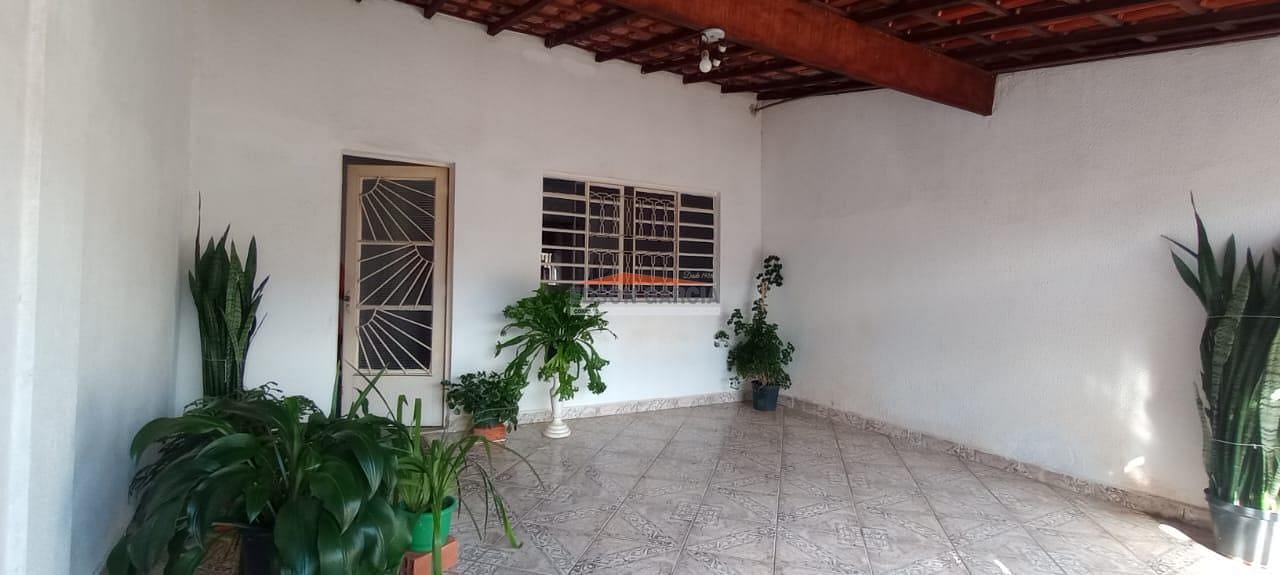 Casa à venda com 3 quartos, 90m² - Foto 4