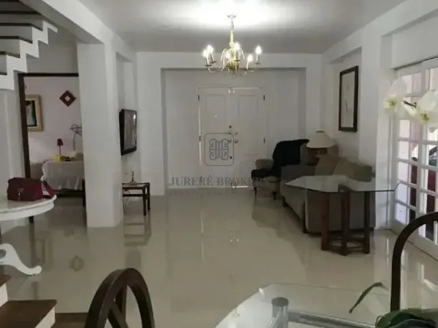 Casa 5 quartos e 3 banheiros, à venda, no bairro Jurerê Internacional em Florianópolis