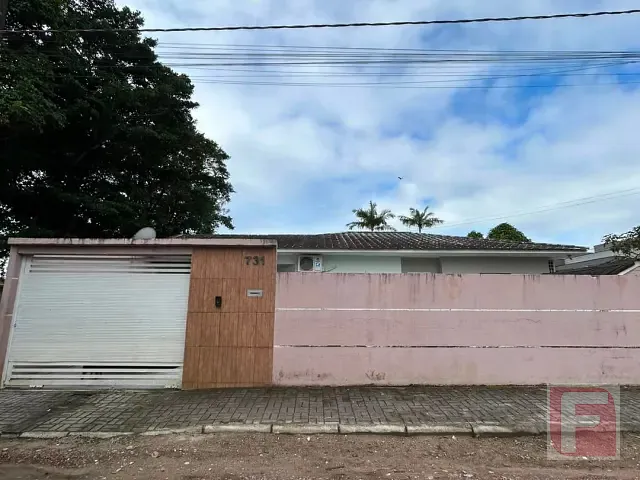 Casa 3 quartos e 2 banheiros, à venda, no bairro Centro em Itapoá