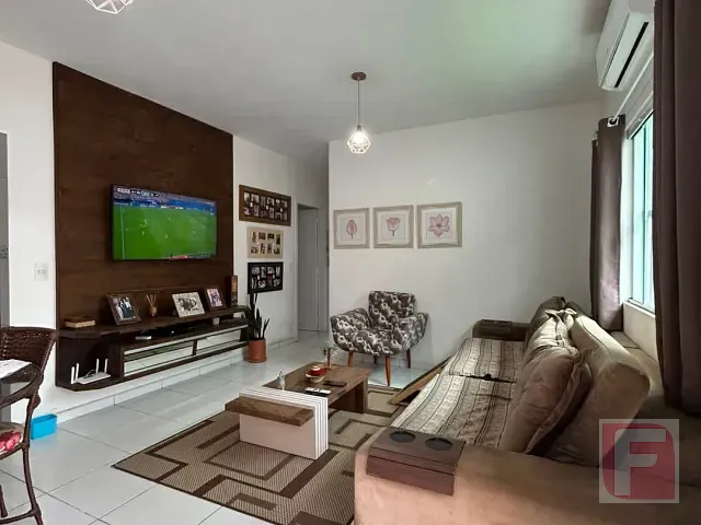 Casa 3 quartos e 2 banheiros, à venda, no bairro Centro em Itapoá
