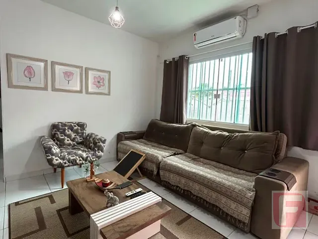 Casa 3 quartos e 2 banheiros, à venda, no bairro Centro em Itapoá