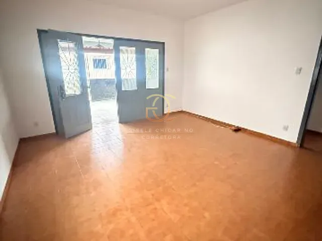 Casa 4 quartos e 3 banheiros, para alugar, no bairro Centro em Valença