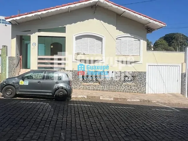 Casa com 371m², à venda, no bairro Centro em Guaxupé