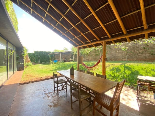 Casa com 678m² 1 quarto e 2 banheiros, à venda, no bairro Jardim Itatiaia 2 em Londrina