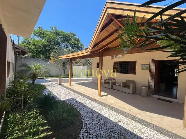 Casa com 1000m² 4 quartos e 4 banheiros, à venda, no bairro Jardim Porto Novo em Caraguatatuba