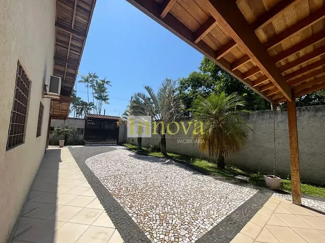 Casa com 1000m² 4 quartos e 4 banheiros, à venda, no bairro Jardim Porto Novo em Caraguatatuba