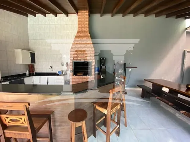 Casa com 334m² 2 quartos e 2 banheiros, à venda, no bairro Residencial Florença em Sinop