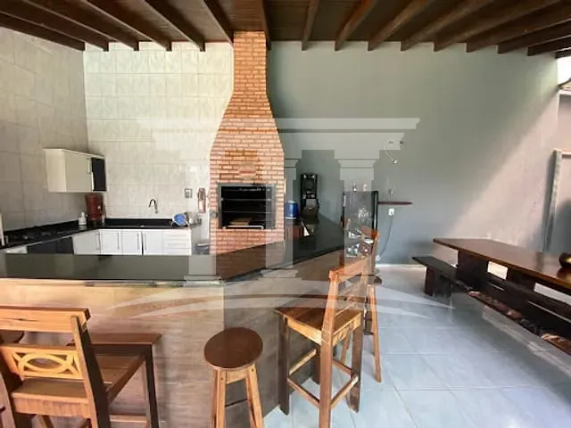 Casa com 334m² 2 quartos e 2 banheiros, à venda, no bairro Residencial Florença em Sinop