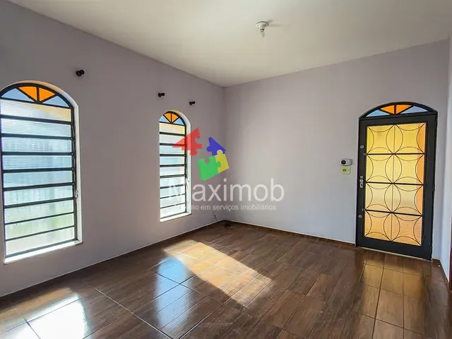Casa com 230m² 3 quartos e 2 banheiros, para alugar, no bairro Santa Cruz em Itapira