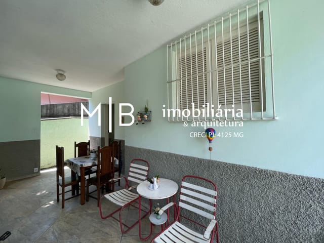 Casa com 290m² 8 quartos e 4 banheiros, à venda, no bairro CENTRO em CATAGUASES