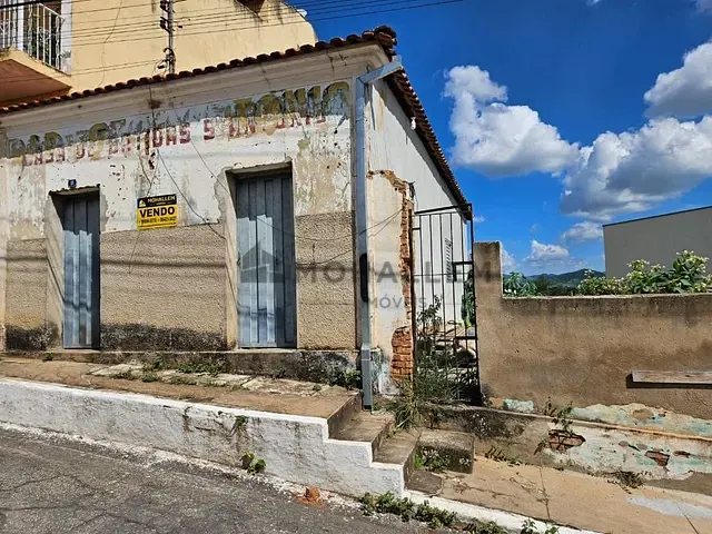 Casa com 300m² 2 quartos e 1 banheiro, à venda, no bairro Centro em Piranguinho