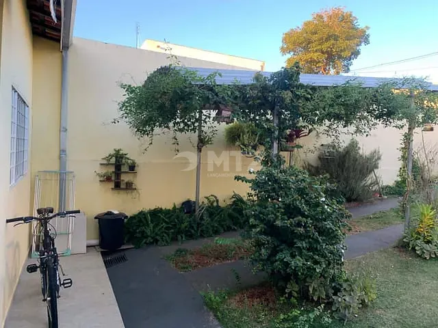 Casa com 375m² 1 quarto e 1 banheiro, à venda, no bairro Altos do Paraíso em Botucatu