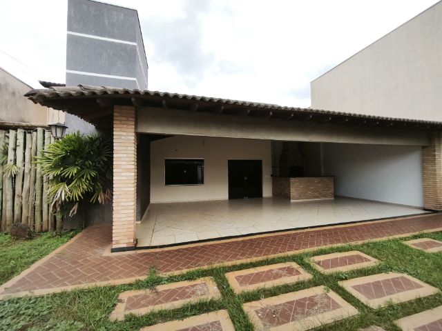 Casa 3 quartos e 3 banheiros, para alugar, no bairro Parque Vila Nova em Fernandópolis