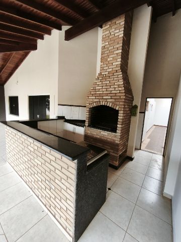 Casa 3 quartos e 3 banheiros, para alugar, no bairro Parque Vila Nova em Fernandópolis