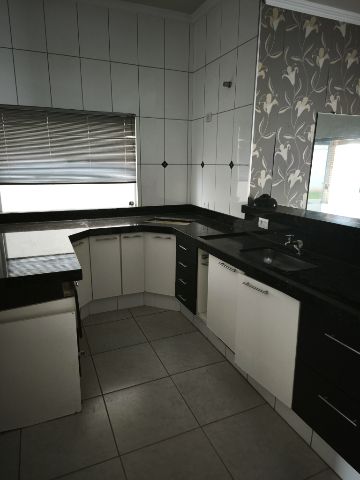 Casa 3 quartos e 3 banheiros, para alugar, no bairro Parque Vila Nova em Fernandópolis