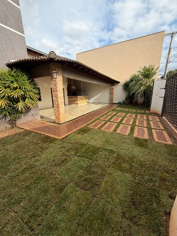Casa 3 quartos e 3 banheiros, para alugar, no bairro Parque Vila Nova em Fernandópolis