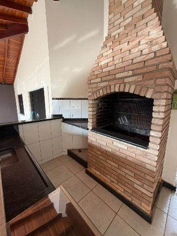 Casa 3 quartos e 3 banheiros, para alugar, no bairro Parque Vila Nova em Fernandópolis