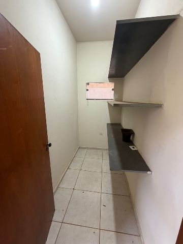 Casa 3 quartos e 3 banheiros, para alugar, no bairro Parque Vila Nova em Fernandópolis