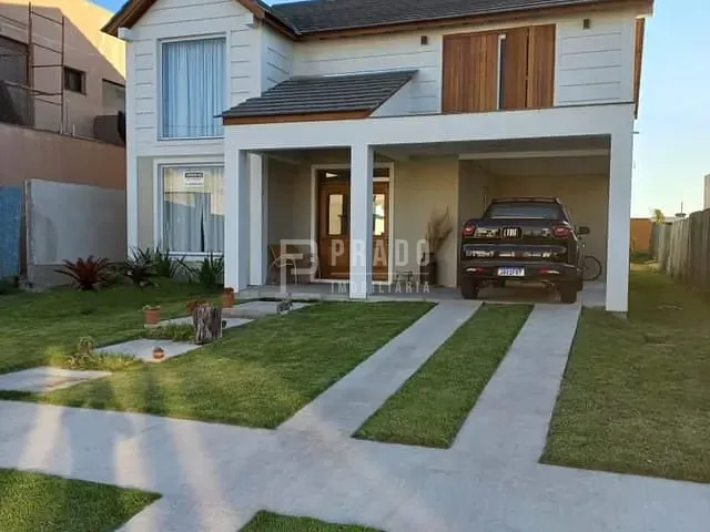 Casa com 275m² 3 quartos e 3 banheiros, à venda, no bairro Laranjal em Pelotas