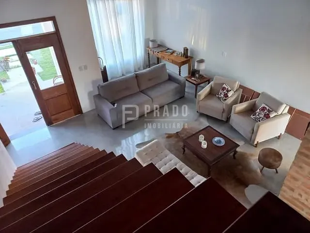 Casa com 275m² 3 quartos e 3 banheiros, à venda, no bairro Laranjal em Pelotas
