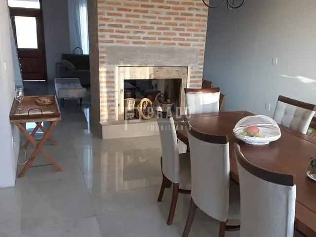 Casa com 275m² 3 quartos e 3 banheiros, à venda, no bairro Laranjal em Pelotas