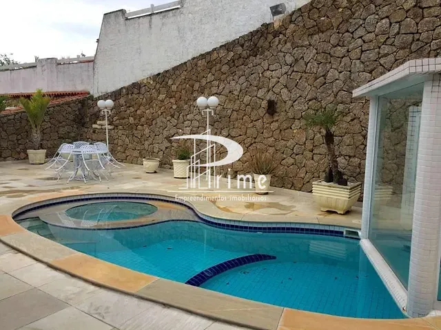 Casa com 780m² 4 quartos e 3 banheiros, à venda, no bairro Piratininga em Niterói