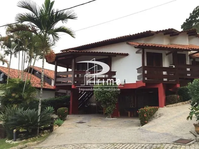 Casa com 780m² 4 quartos e 3 banheiros, à venda, no bairro Piratininga em Niterói