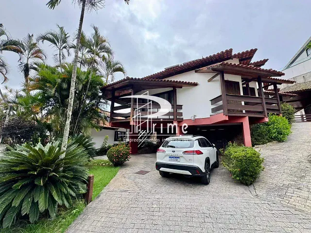 Casa com 780m² 4 quartos e 3 banheiros, à venda, no bairro Piratininga em Niterói
