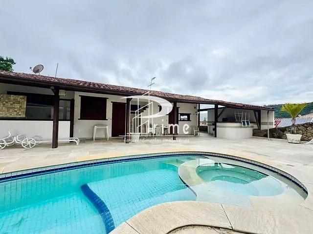 Casa com 780m² 4 quartos e 3 banheiros, à venda, no bairro Piratininga em Niterói
