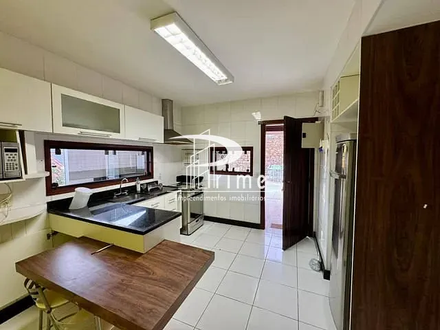 Casa com 780m² 4 quartos e 3 banheiros, à venda, no bairro Piratininga em Niterói