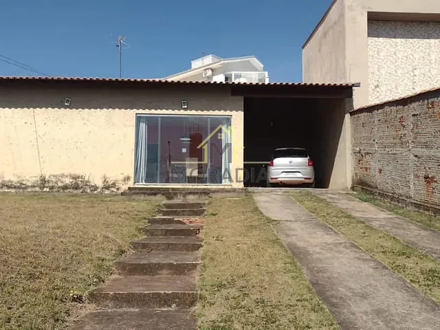 Casa com 377m² 2 quartos e 1 banheiro, à venda, no bairro Residencial Nova Floresta em Guaxupé