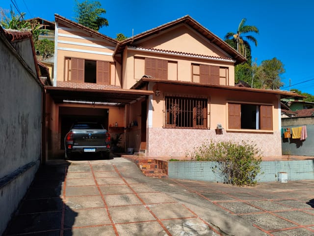 Casa com 700m² 2 quartos e 1 banheiro, à venda, no bairro Quarteirão Ingelheim em Petrópolis