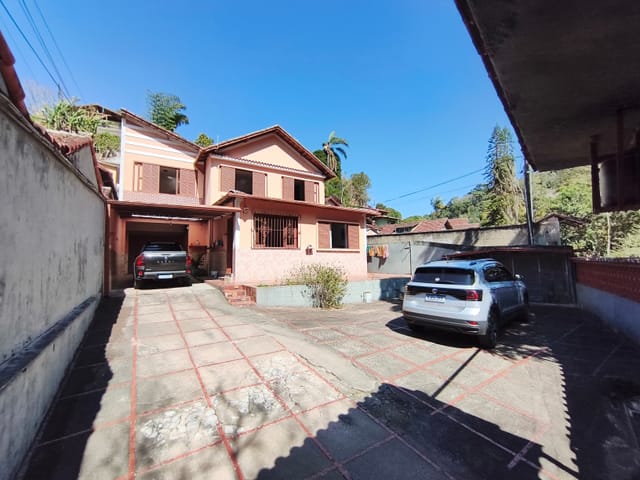 Casa com 700m² 2 quartos e 1 banheiro, à venda, no bairro Quarteirão Ingelheim em Petrópolis