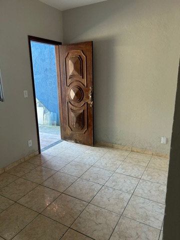 Casa 2 quartos e 1 banheiro, para alugar, no bairro Quarenta e Dois em Santa Luzia