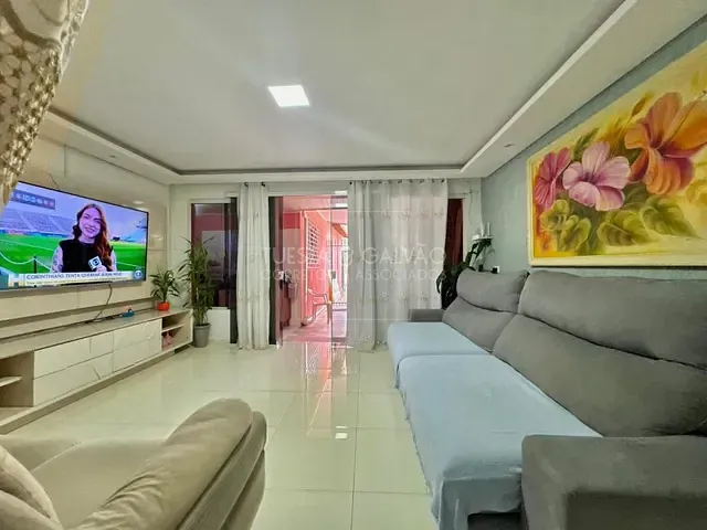 Casa 2 quartos e 1 banheiro, à venda, no bairro Vitória Régia em Curitiba