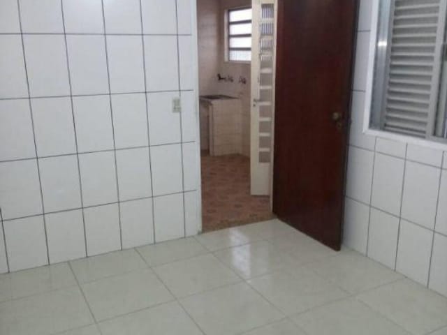 Casa 2 quartos e 2 banheiros, à venda ou para alugar, no bairro Vila Gilda em Santo André