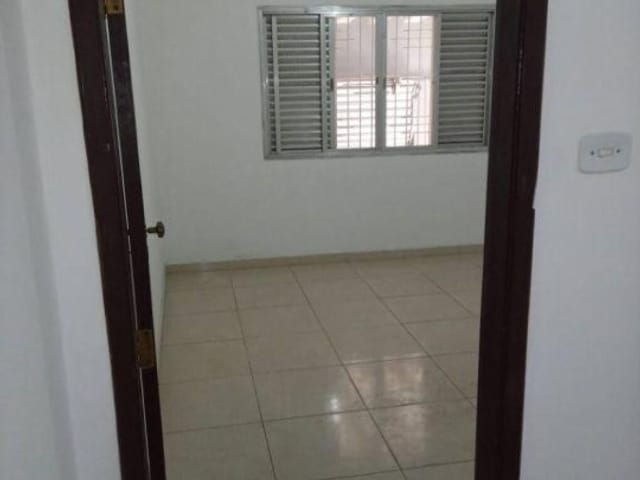 Casa 2 quartos e 2 banheiros, à venda ou para alugar, no bairro Vila Gilda em Santo André