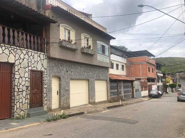 Casa 4 quartos e 3 banheiros, à venda, no bairro Vila Ozanan em Juiz de Fora