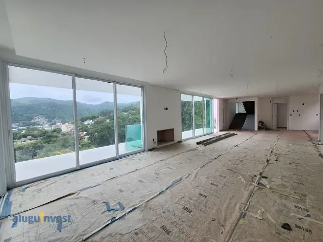 Casa com 900m² 4 quartos e 2 banheiros, à venda, no bairro João Paulo em Florianópolis